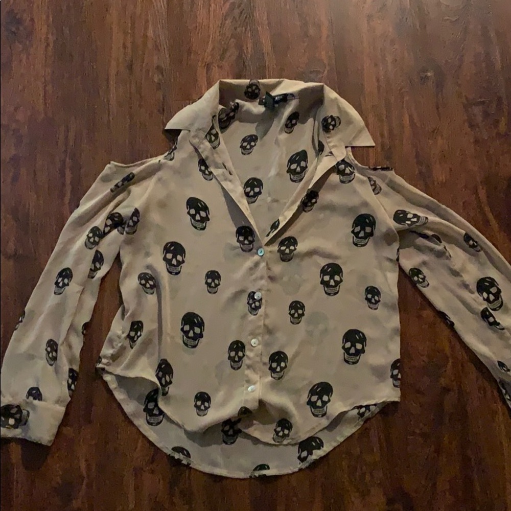 Go Jane Open shoulder skull blouse